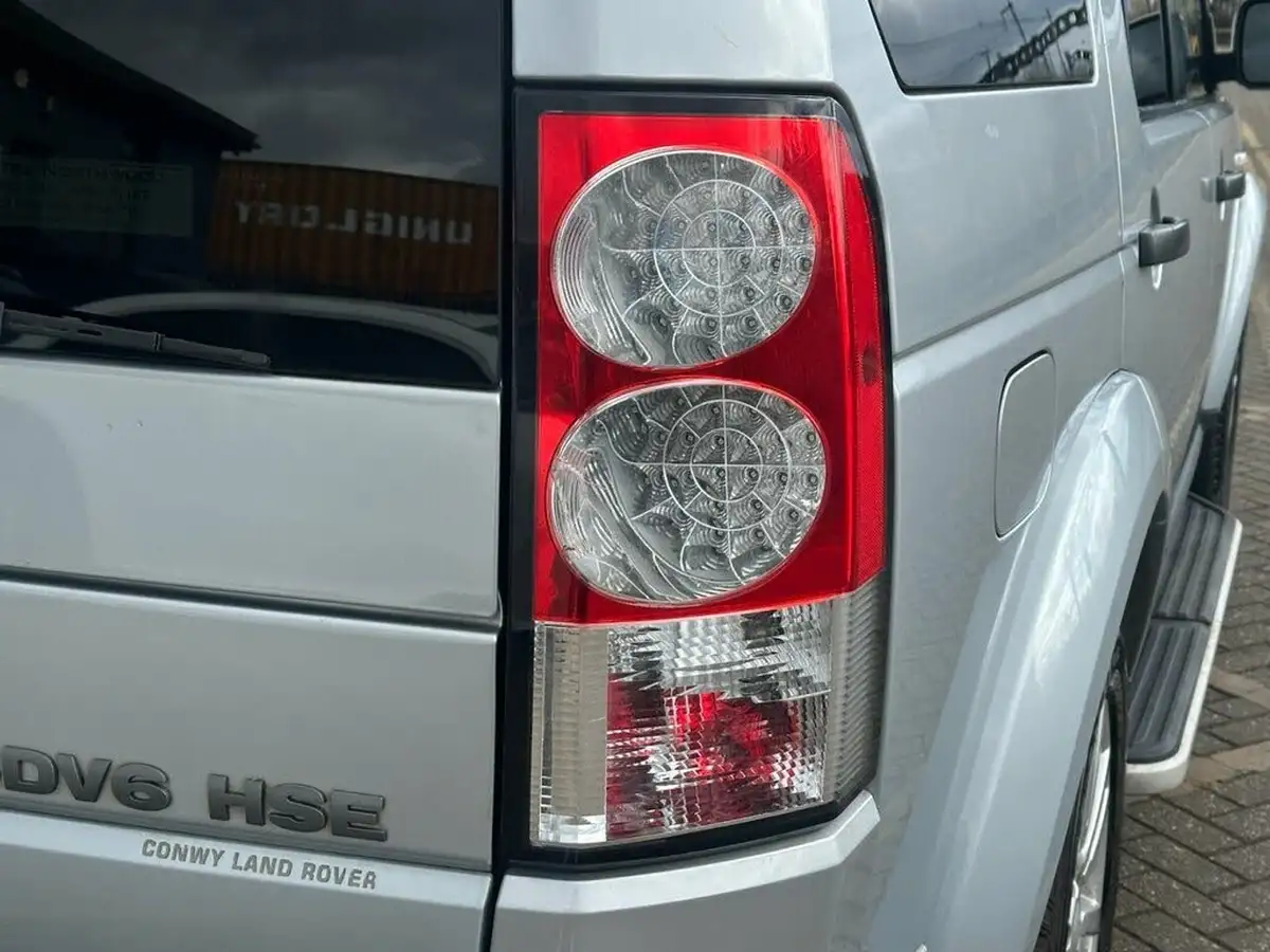 2011-land-rover-discovery-4-30tdv6-hse-big-20