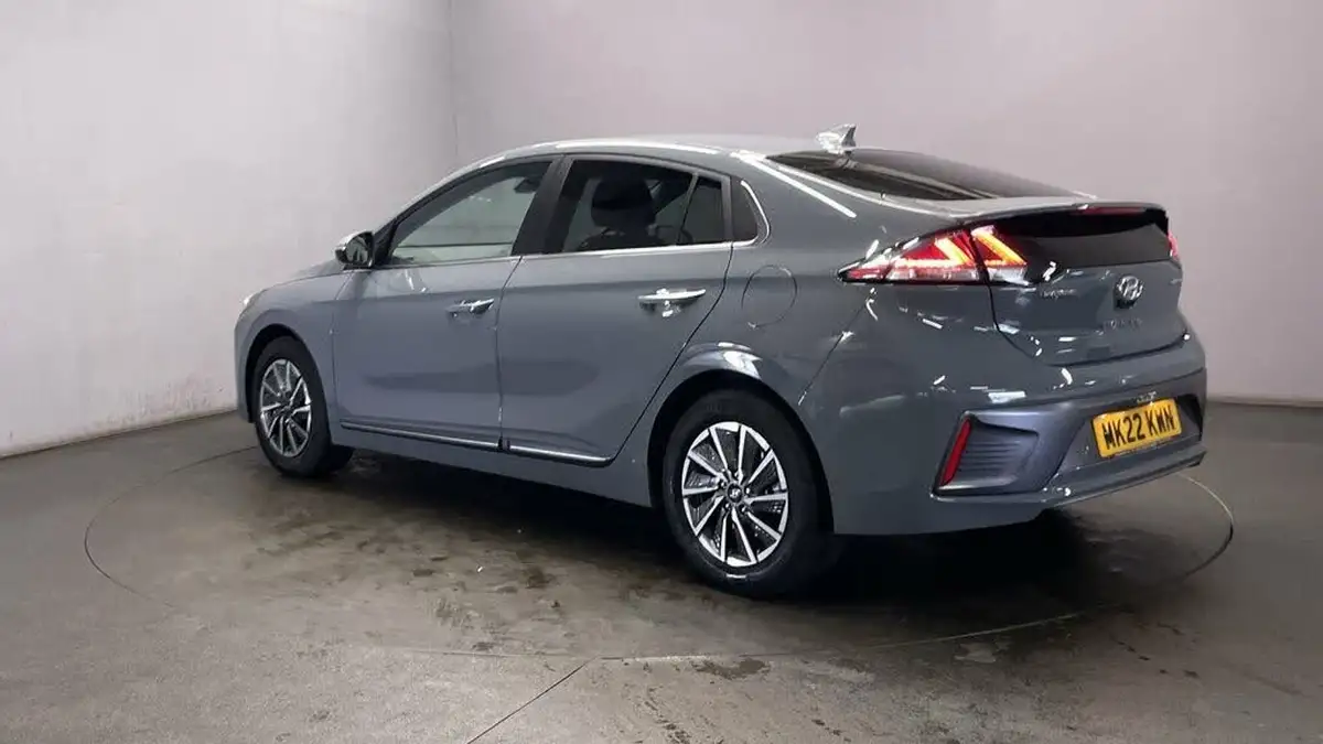 2022-hyundai-ioniq-e-premium-se-electric-big-5