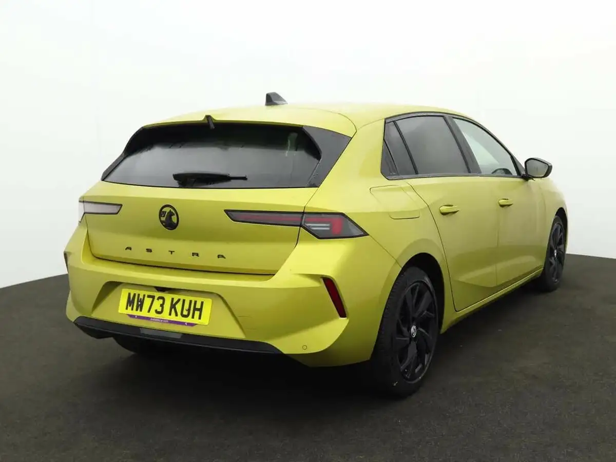 2023-vauxhall-astra-15-turbo-d-gs-hatchback-big-5