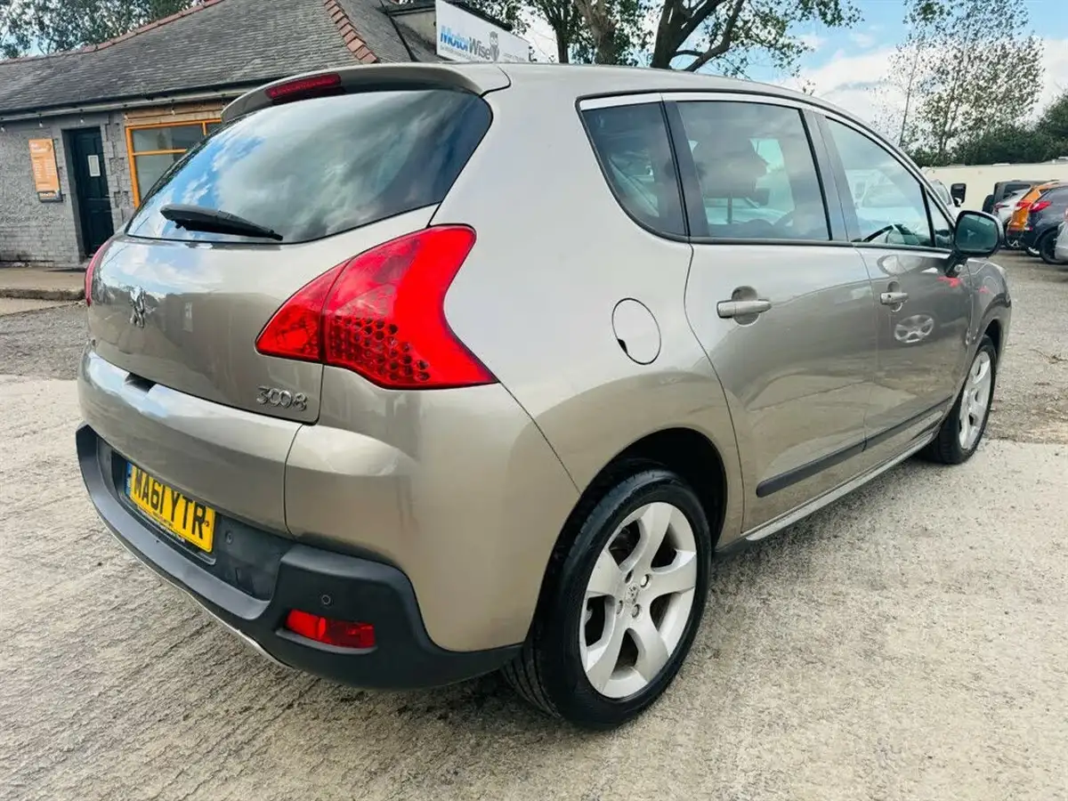 2011-peugeot-3008-crossover-20td-exclusive-150bhp-big-6