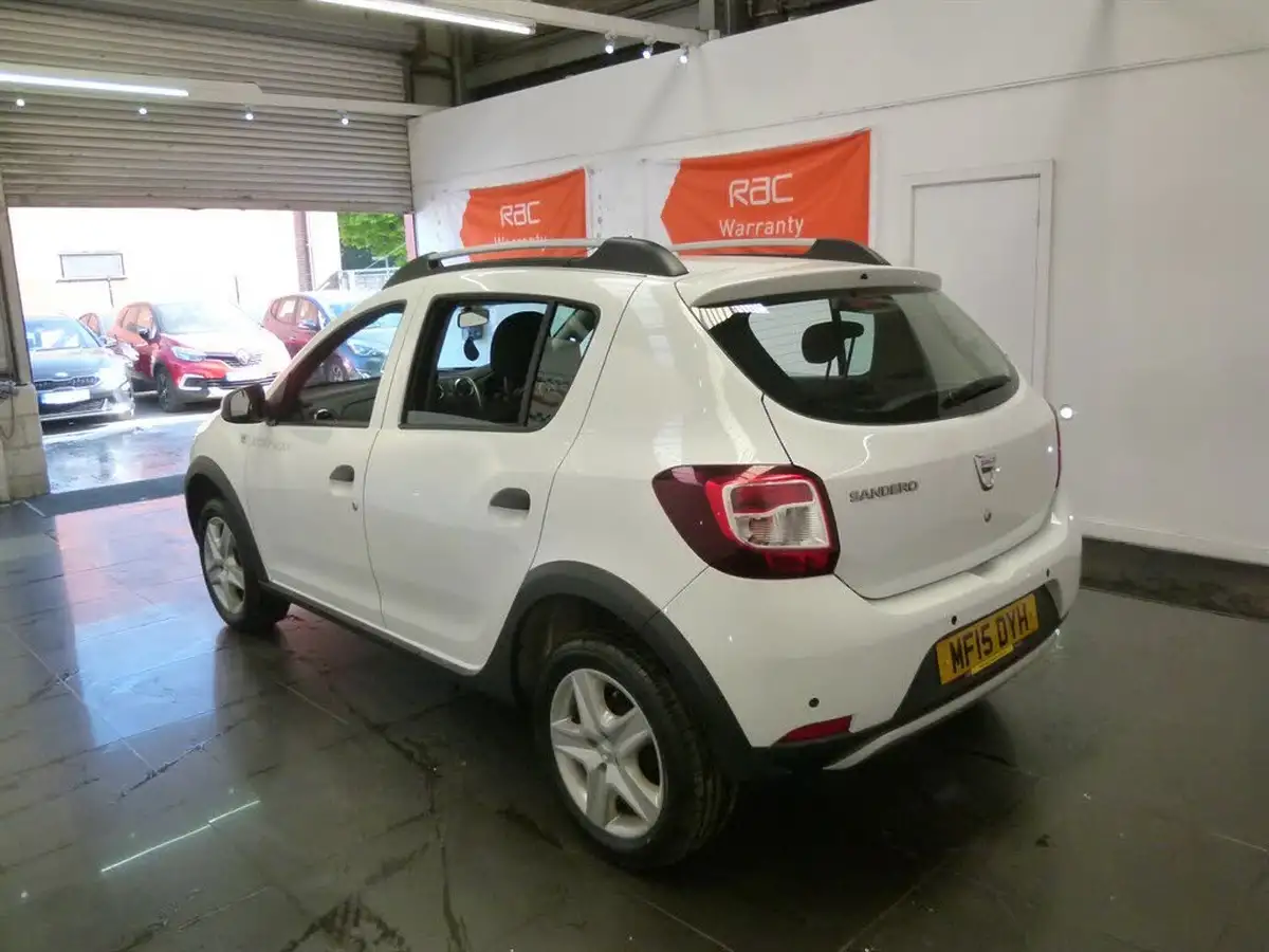 2015-dacia-sandero-stepway-09-laureate-big-5