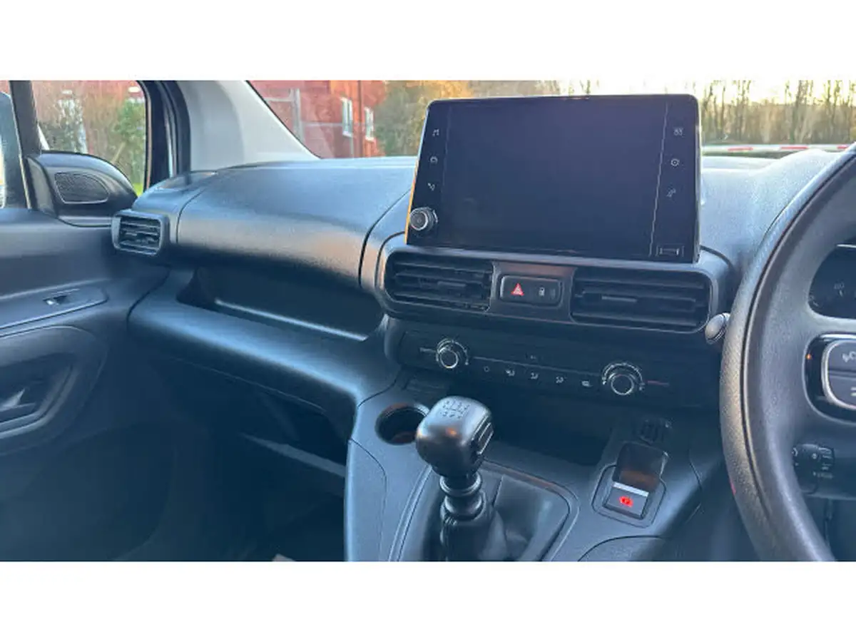 2024-citroen-berlingo-15-bluehdi-950-driver-edition-100pseu6d-big-13