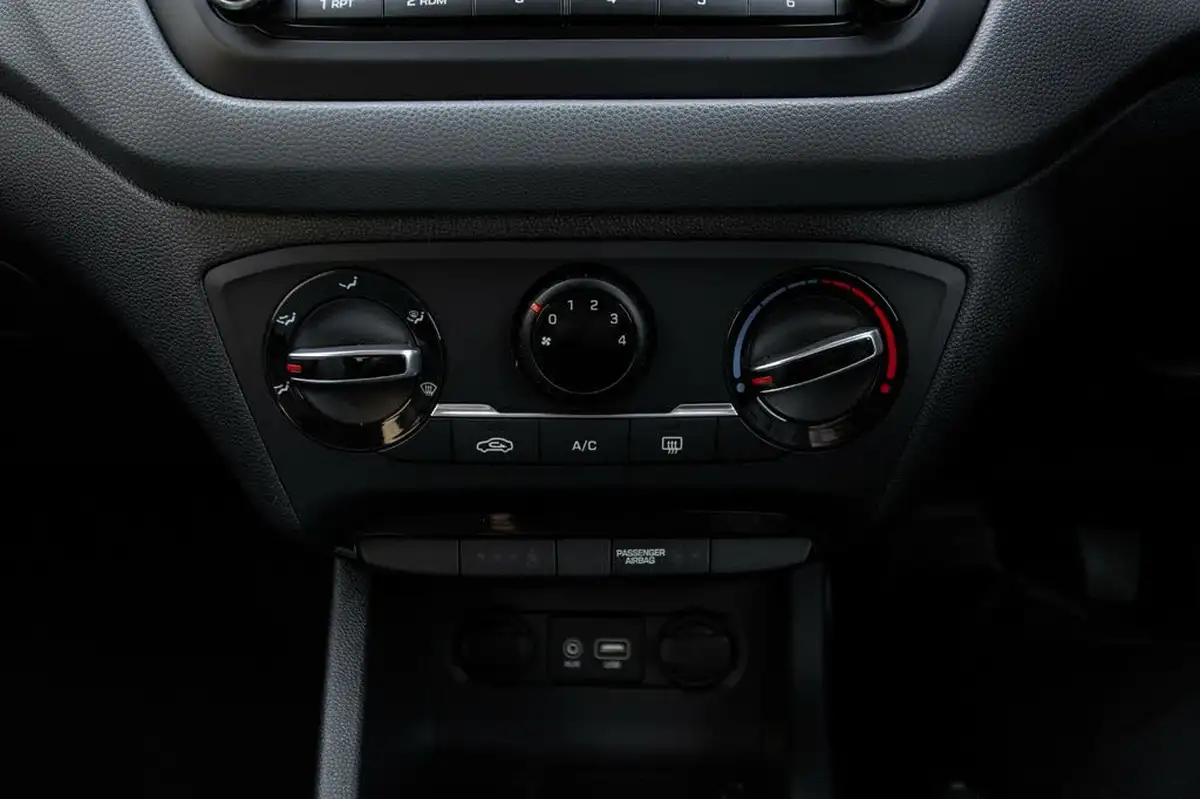 2016-hyundai-i20-12-se-hatchback-5d-big-28