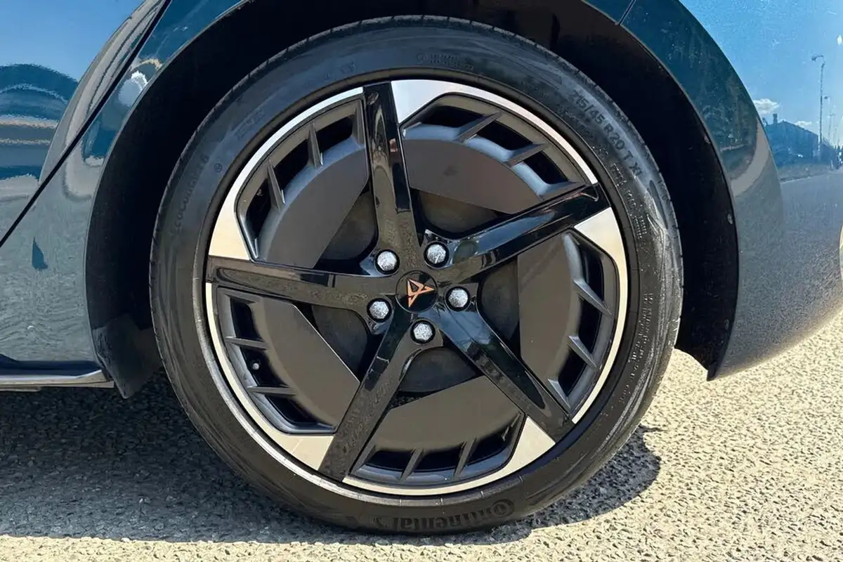 2022-cupra-born-e-v3-204ps-58kwh-big-12