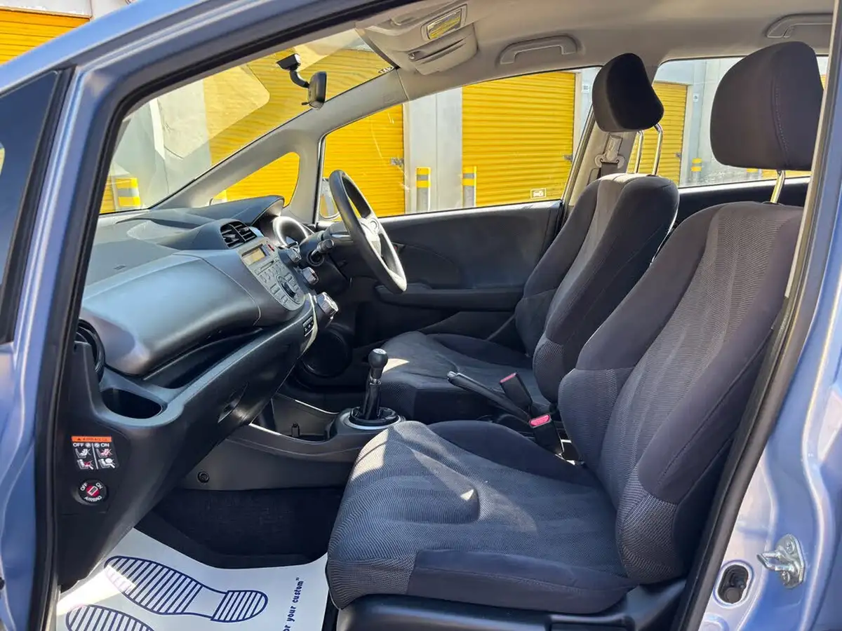 2010-honda-jazz-14-es-t-big-8