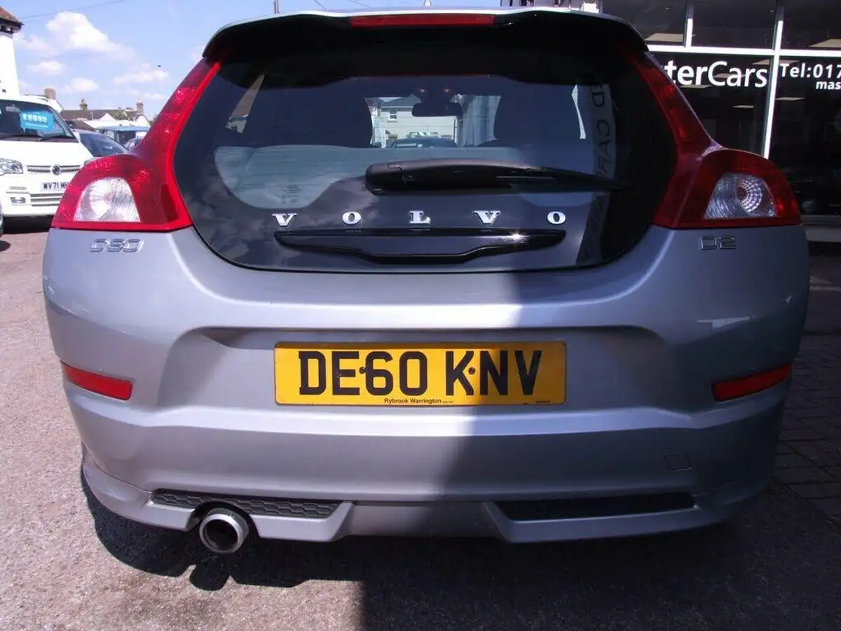 2010-volvo-c30-16td-r-design-big-8