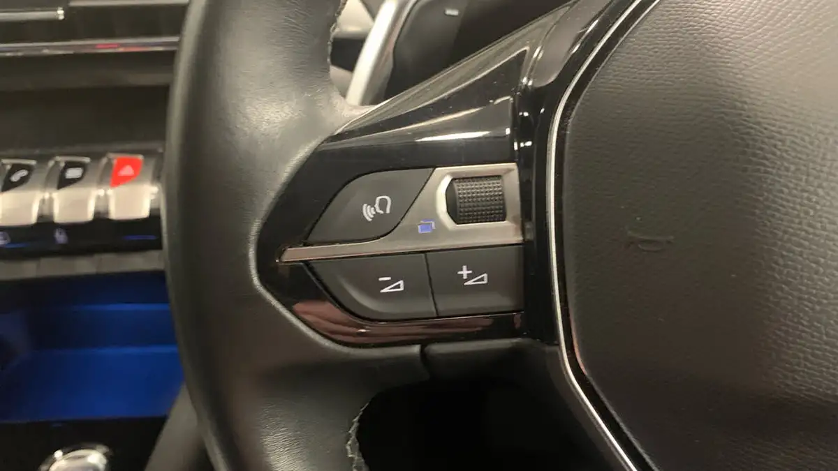 2021-peugeot-5008-suv-12-puretech-allure-premium-eat8-big-22