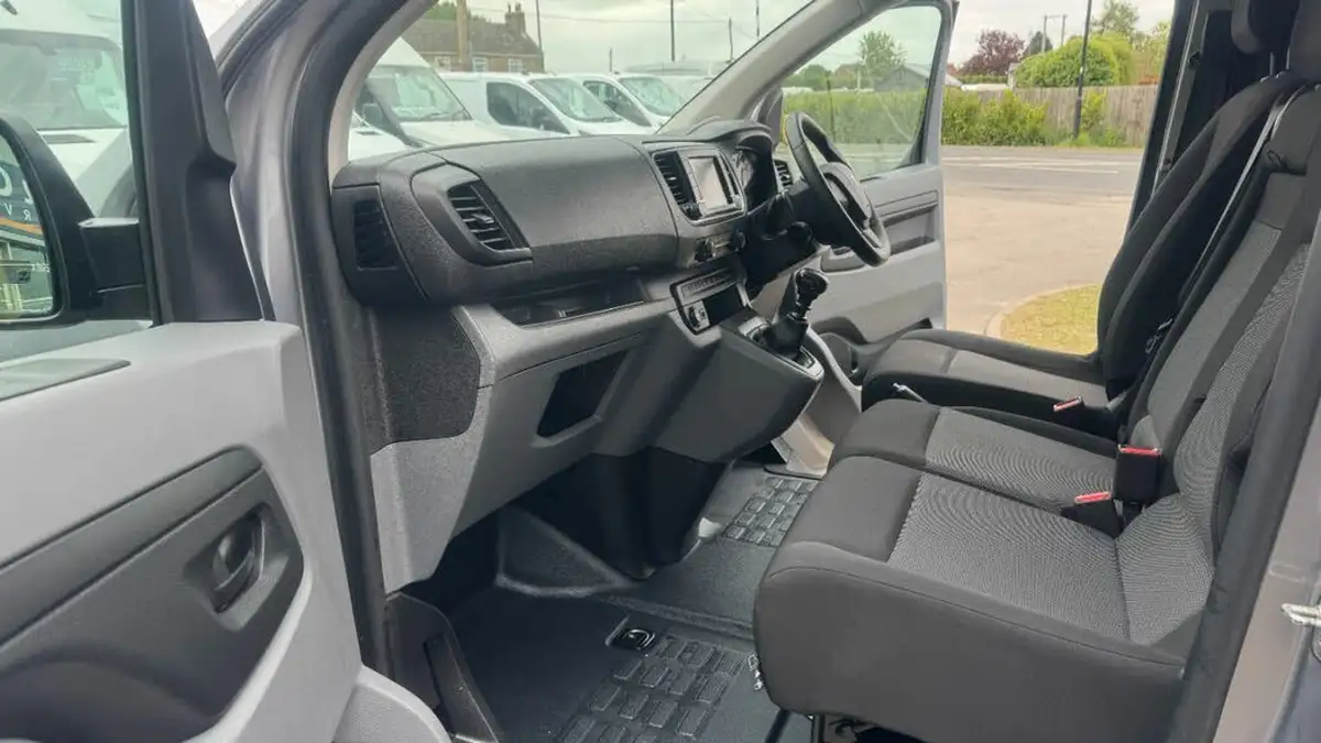 2022-peugeot-expert-20-bluehdi-professional-premium-long-1400-big-30