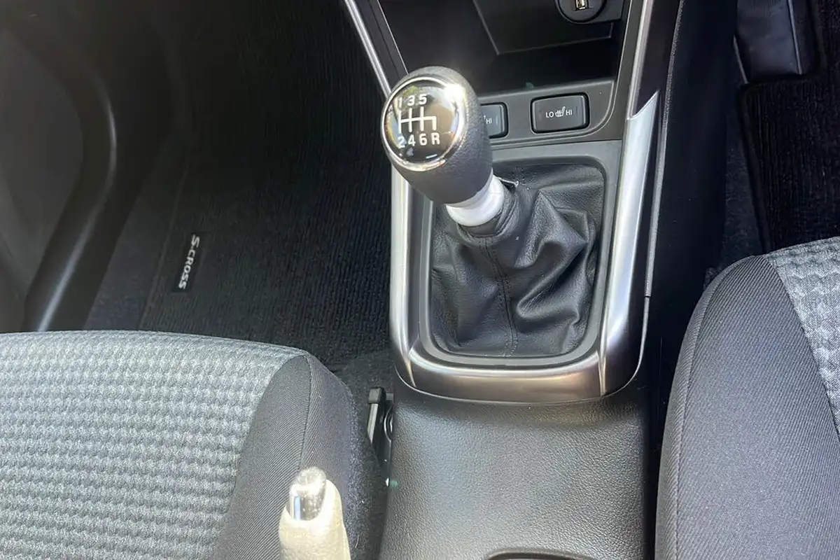 2024-suzuki-s-cross-14-boosterjet-motion-big-16