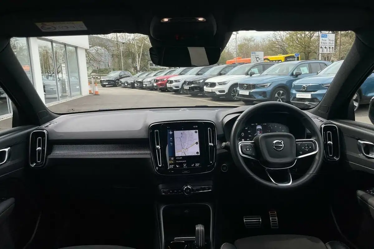 2021-volvo-xc40-15-t3-r-design-161bhp-auto-big-2