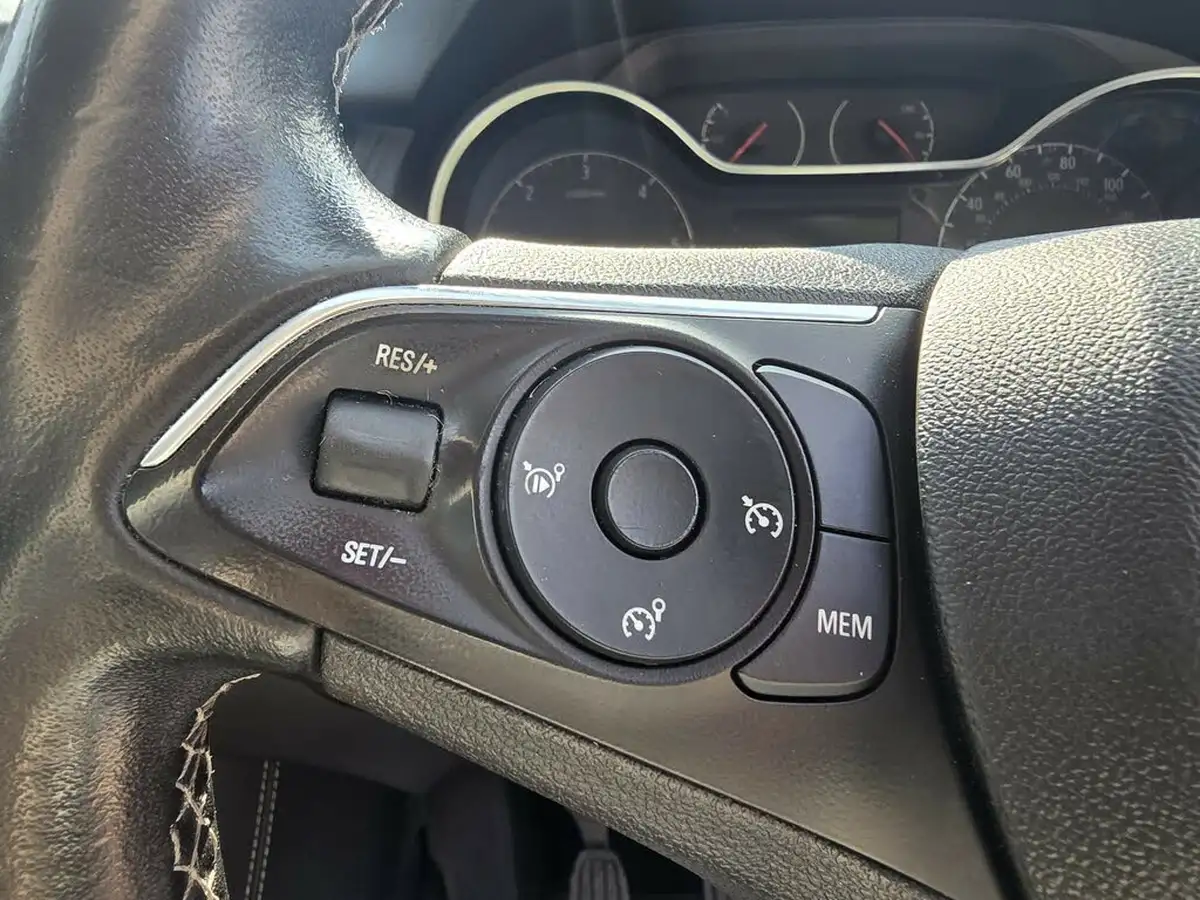 2018-vauxhall-grandland-x-15td-sport-nav-big-20