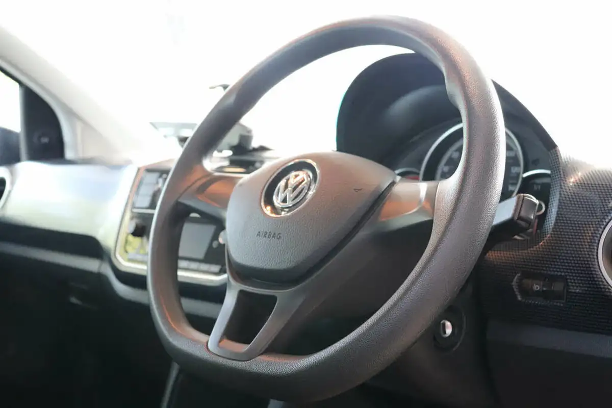2018-volkswagen-up-10-move-up-ss-3d-big-18