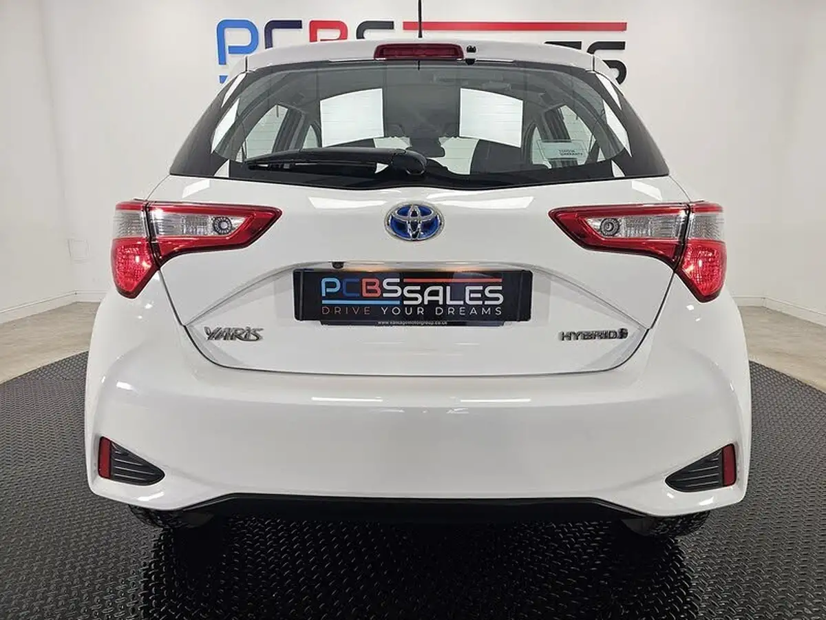 2017-toyota-yaris-15-vvt-i-icon-tech-98bhp-hybrid-1497cc-e-cvt-big-15