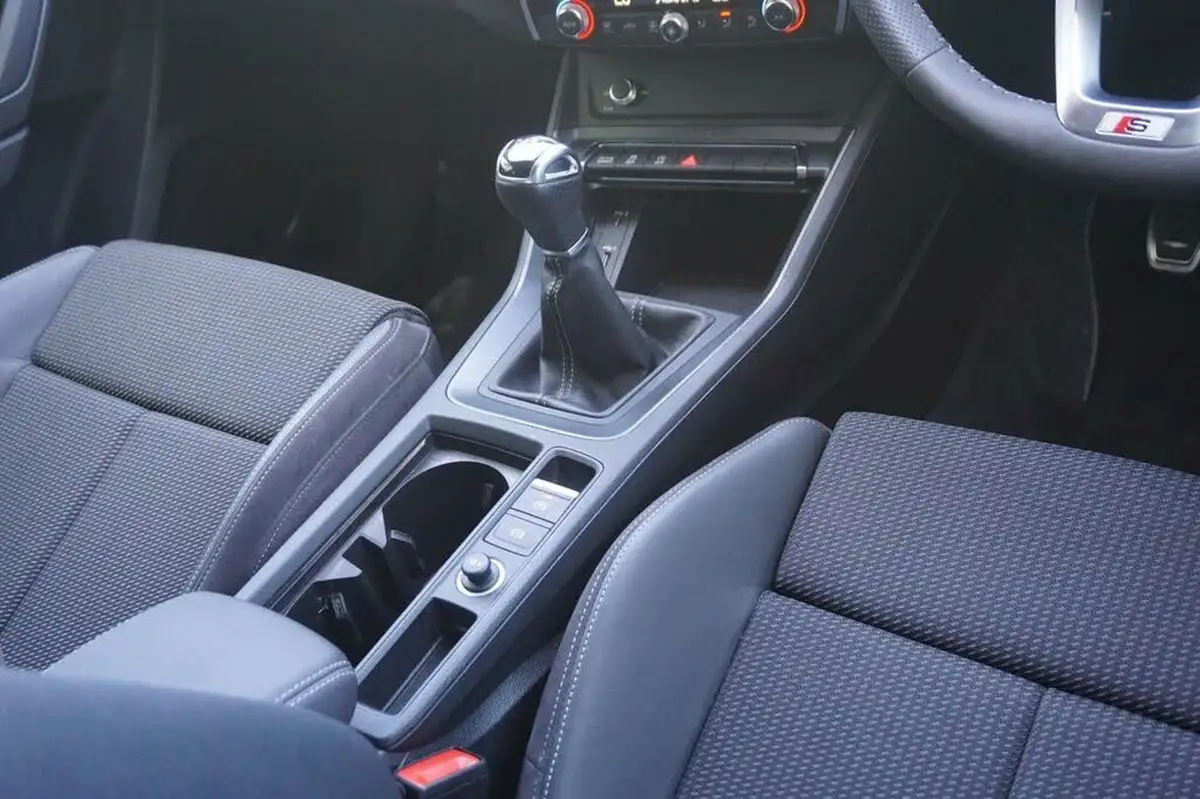 2019-audi-q3-15-35-tfsi-s-line-cod-station-wagon-1498cc-big-19