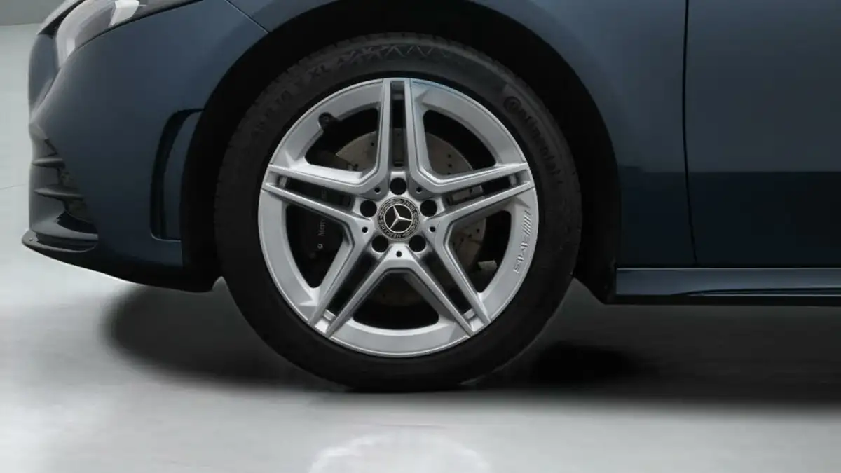 2021-mercedes-benz-a-class-13-a250e-amg-line-hatchback-5d-big-18