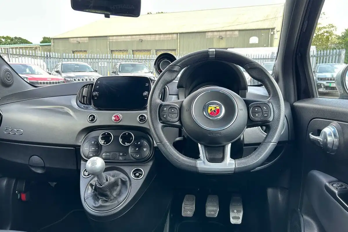 2022-abarth-595-14-tjet-turismo-big-14