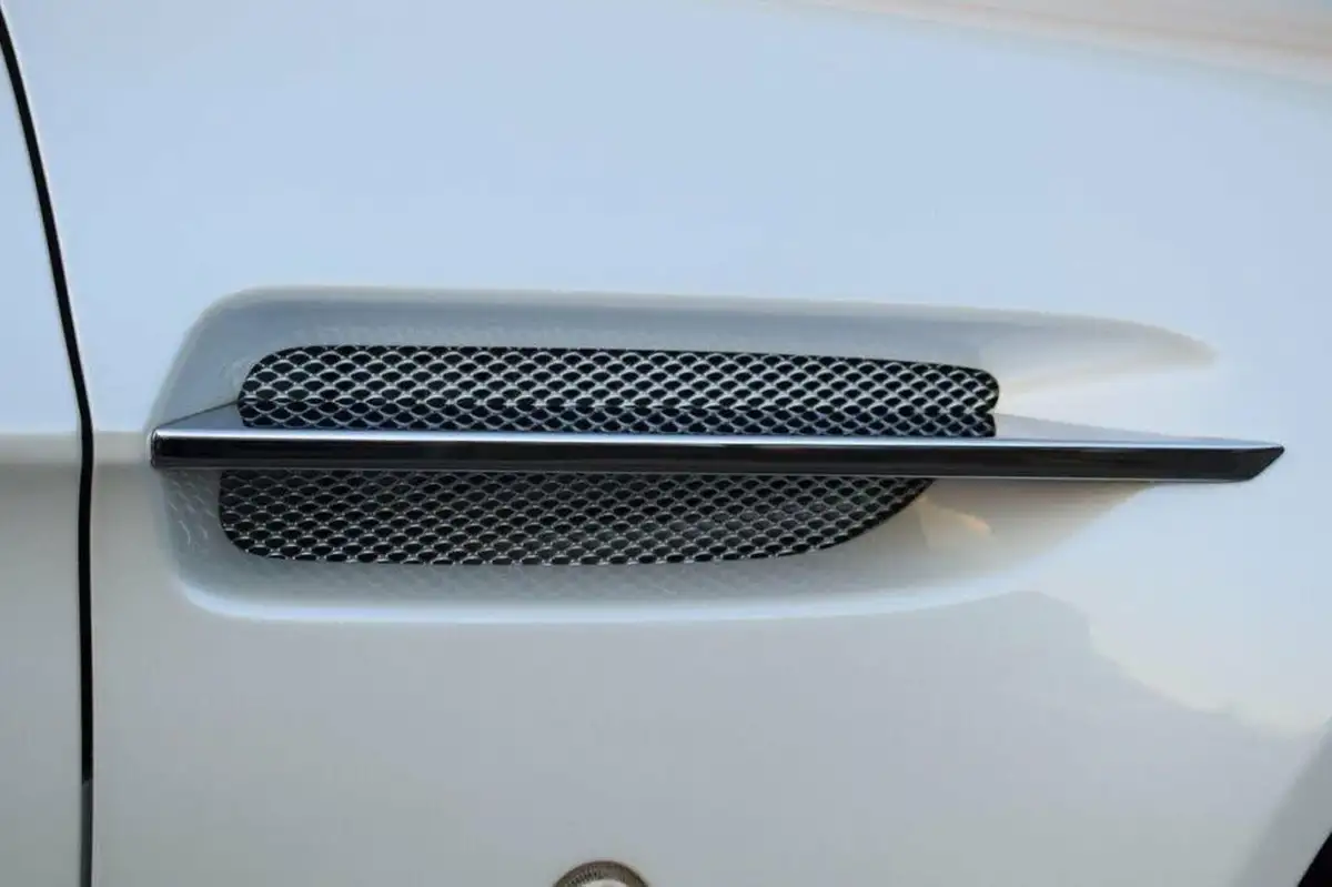 2010-aston-martin-vantage-47-coupe-sportshift-big-10