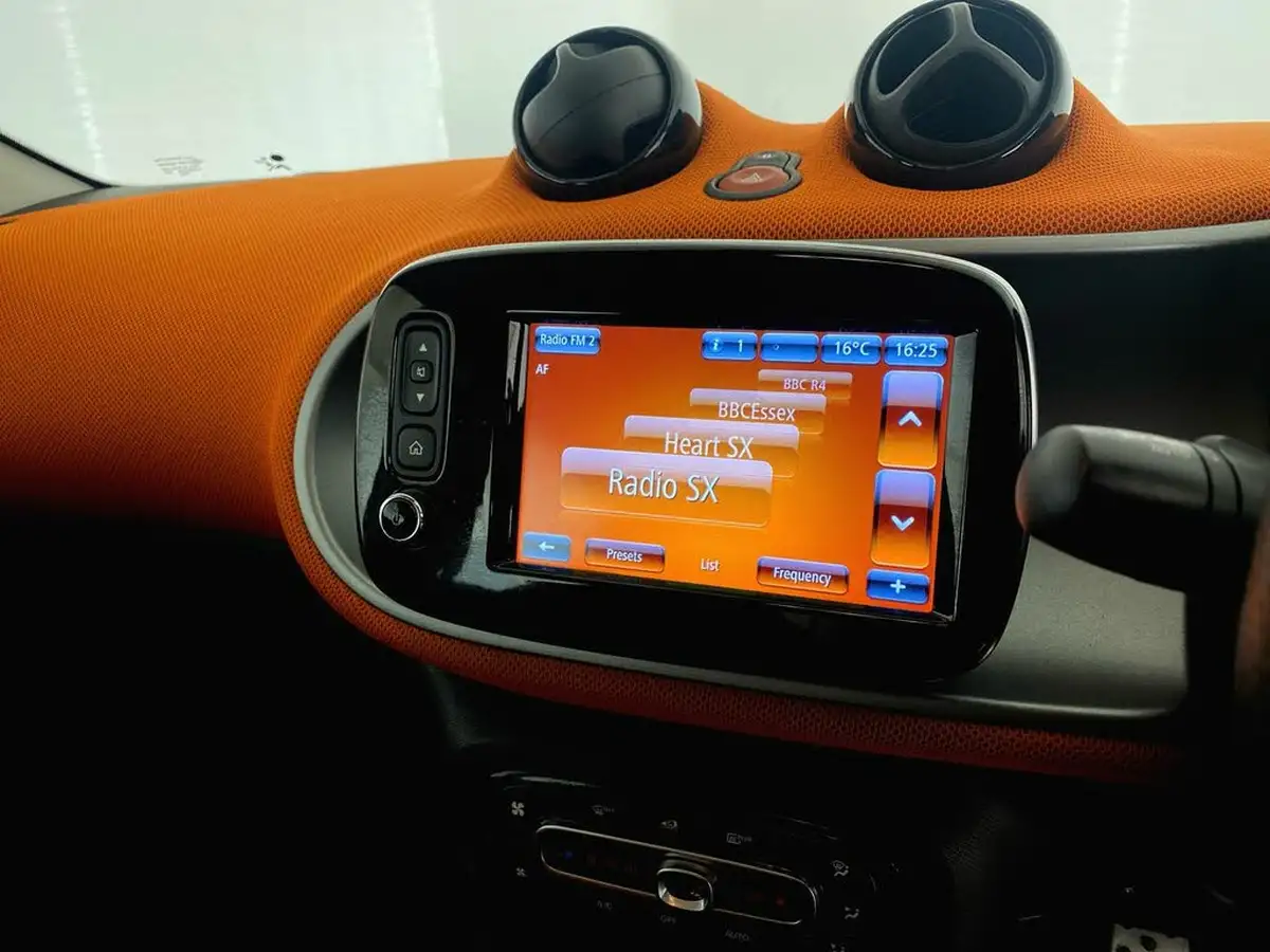 2015-smart-forfour-09-edition-1-big-17