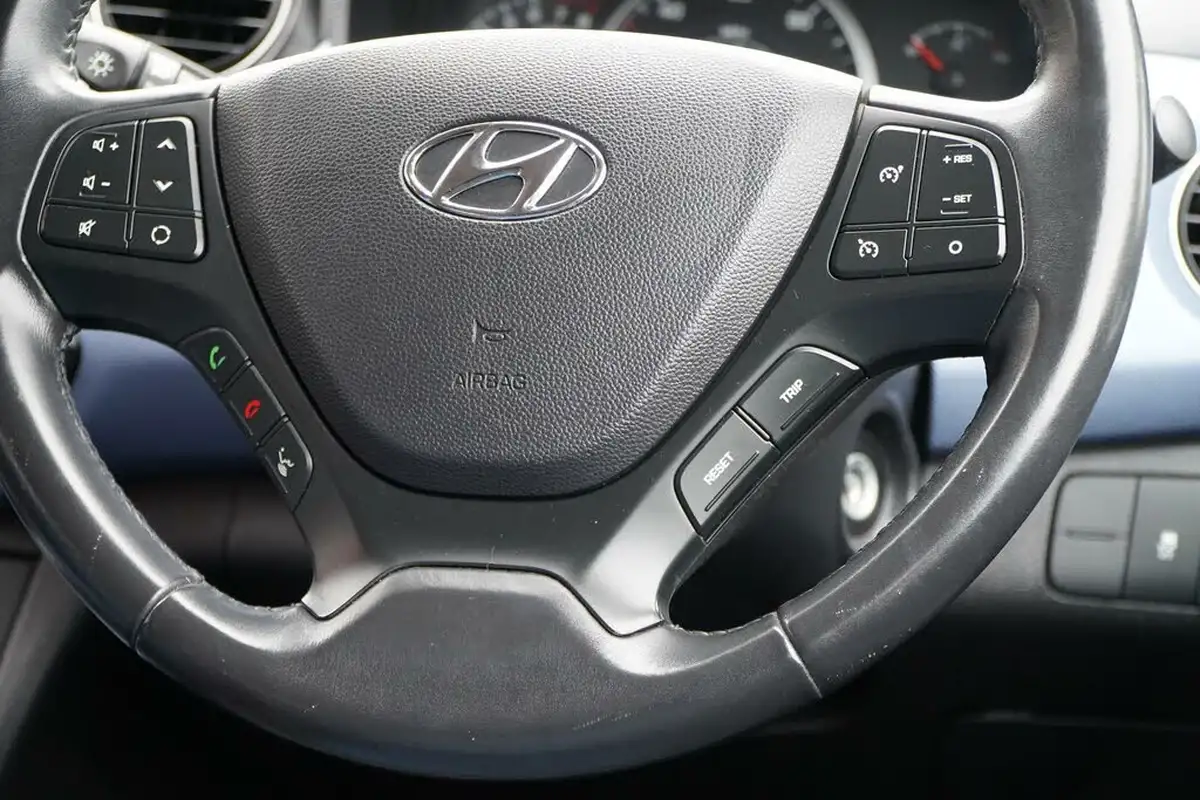2014-hyundai-i10-10-premium-big-46