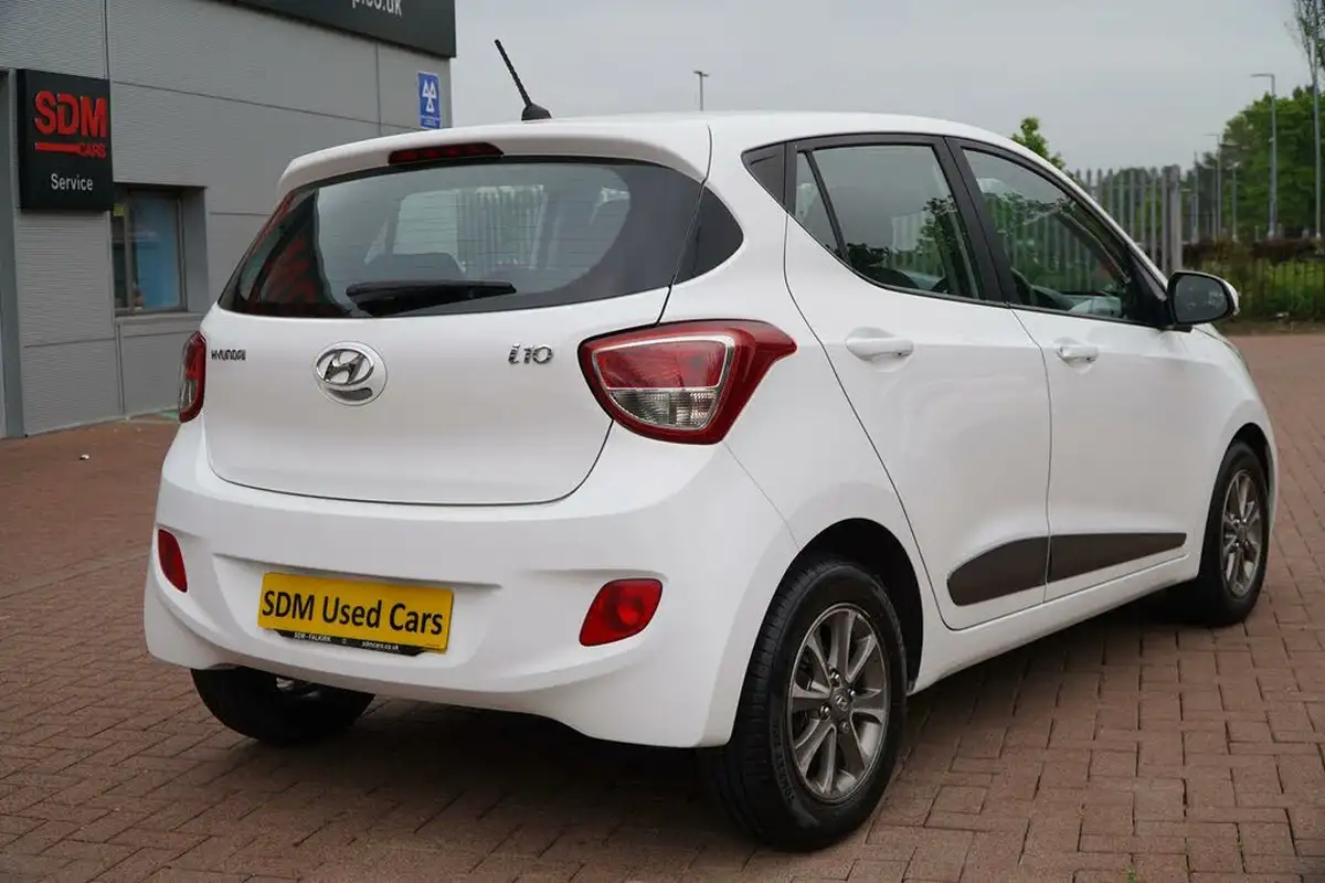 2014-hyundai-i10-10-premium-big-18