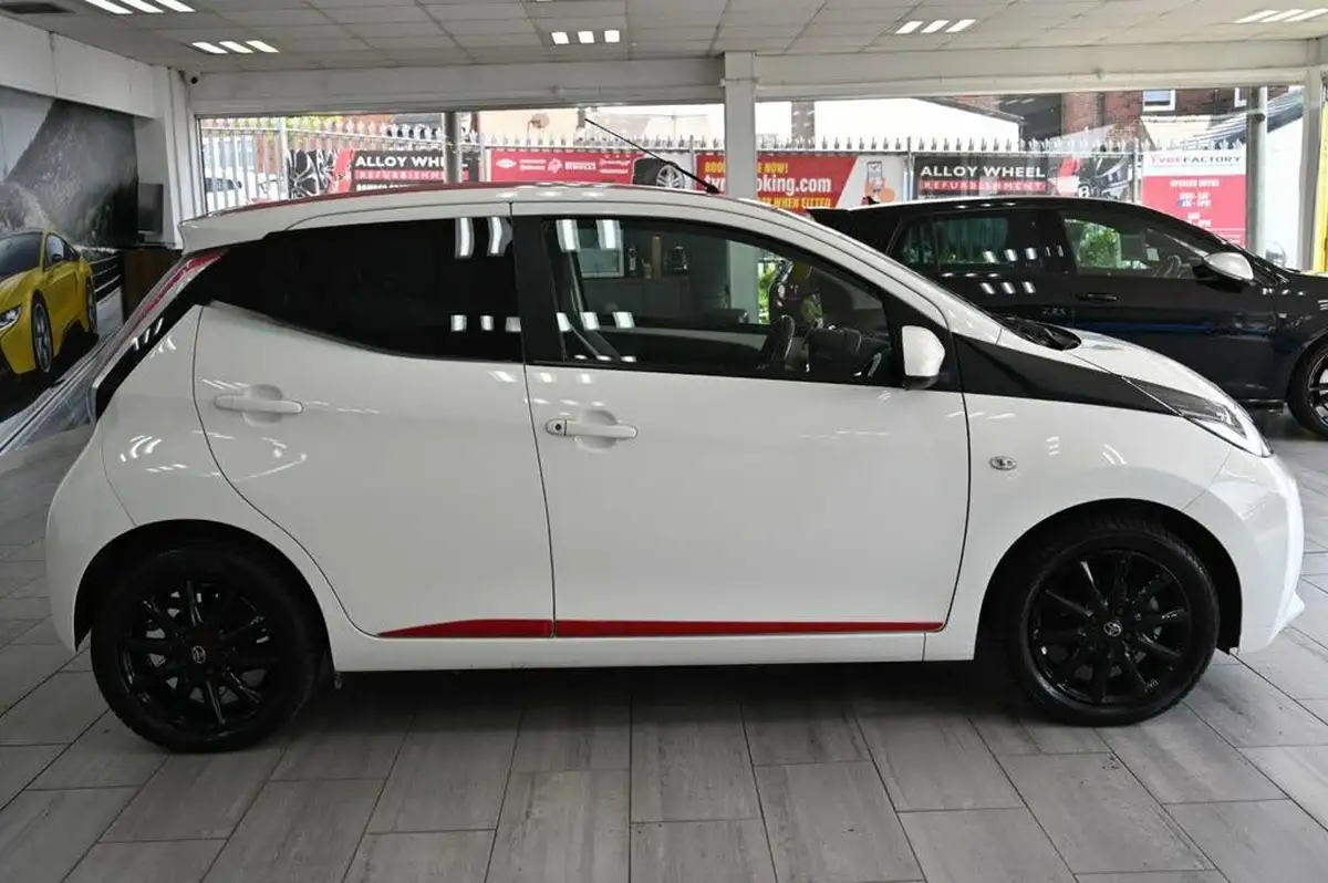 2017-toyota-aygo-10-vvt-i-x-press-71bhp-big-2