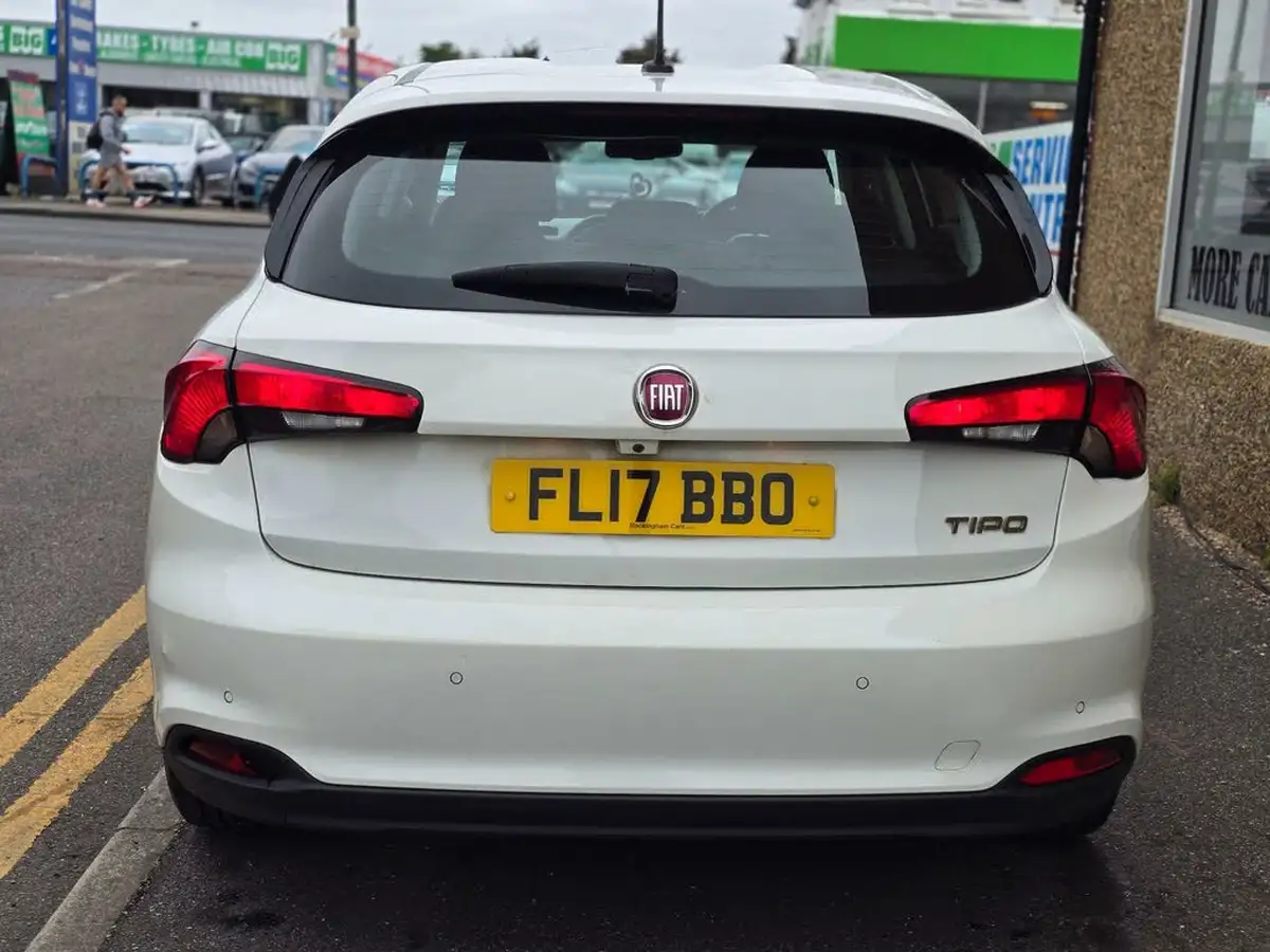 2017-fiat-tipo-14-tjet-lounge-hatchback-big-12
