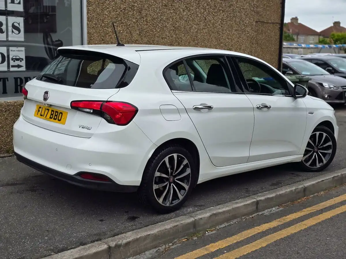 2017-fiat-tipo-14-tjet-lounge-hatchback-big-8