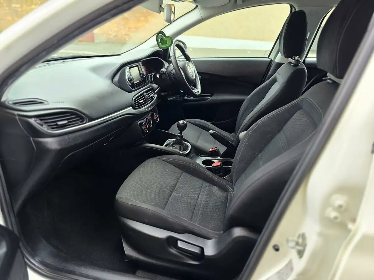 2017-fiat-tipo-14-tjet-lounge-hatchback-big-36