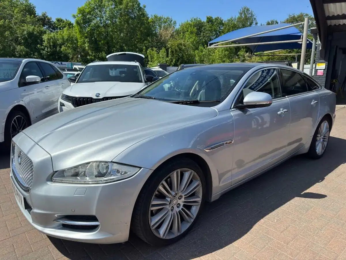 2010-jaguar-xj-series-30td-xj-portfolio-lwb-big-4