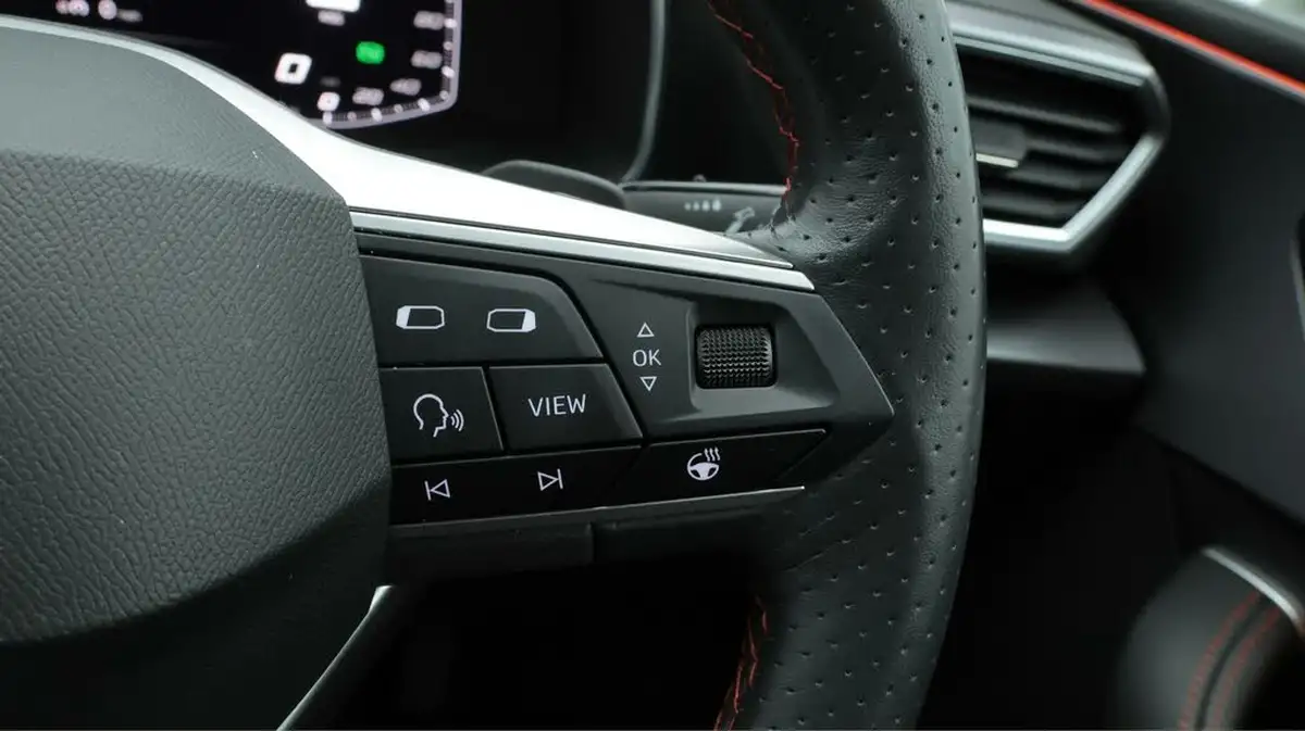 2022-seat-leon-big-25