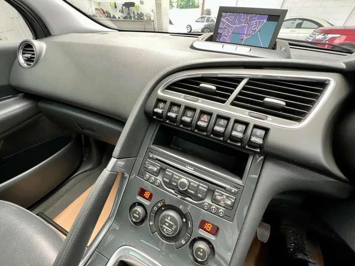 2012-peugeot-3008-crossover-16td-sportium-big-47