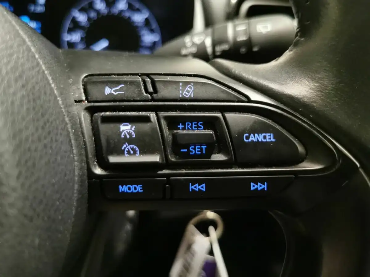 2021-toyota-yaris-15-vvt-i-icon-114bhp-hybrid-1490cc-e-cvt-big-21