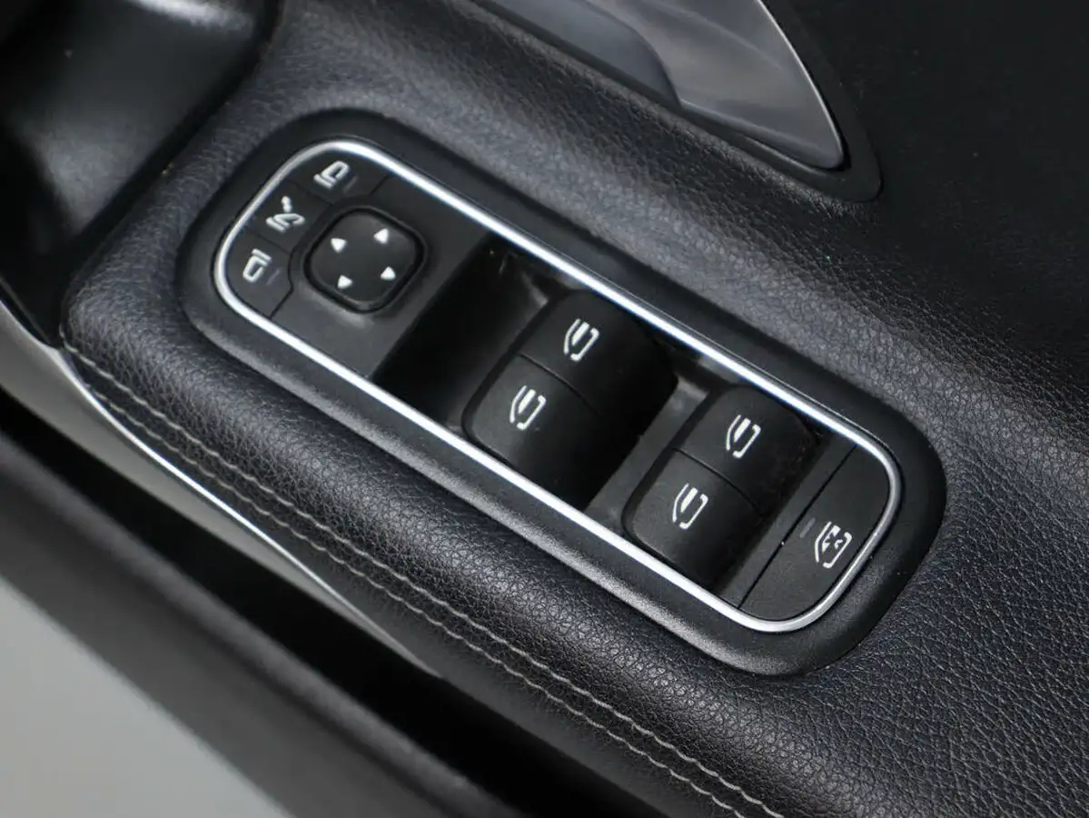 2022-mercedes-benz-cla-13-cla-200-amg-line-premium-coupe-4d-big-39