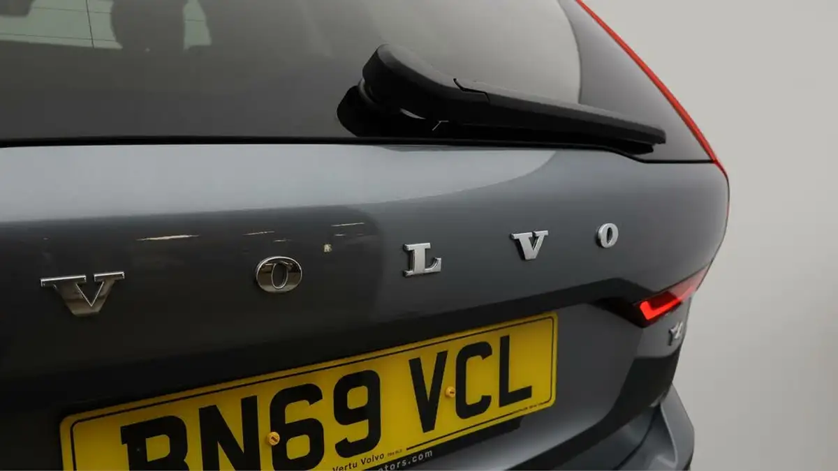 2019-volvo-xc60-20-t4-edition-big-19