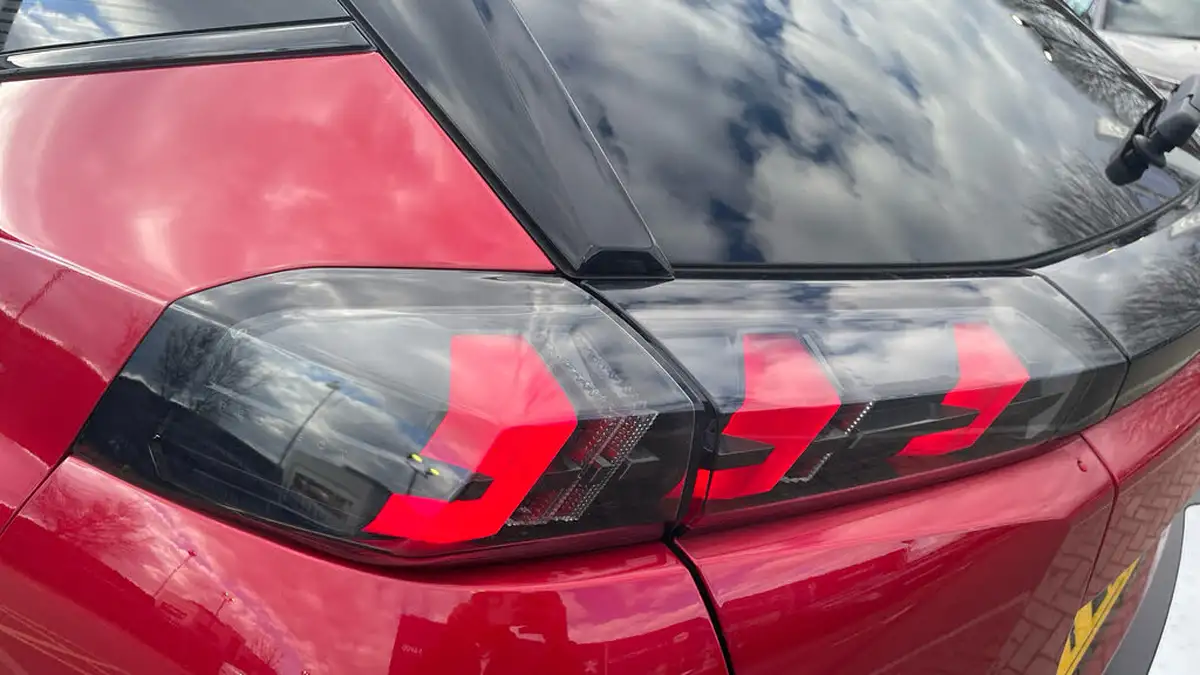 2022-peugeot-2008-suv-12-puretech-gt-big-44