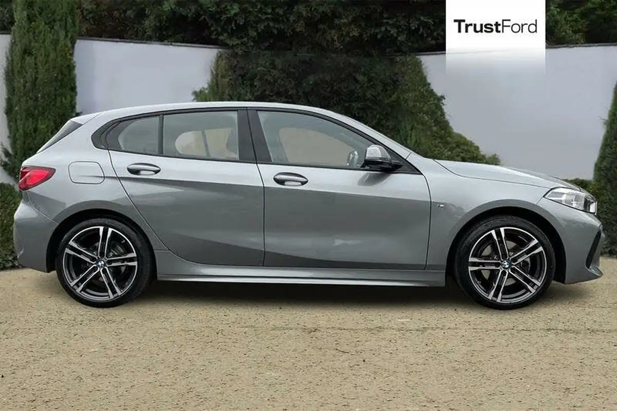 2023-bmw-1-series-15-118i-m-sport-lcp-dct-big-2