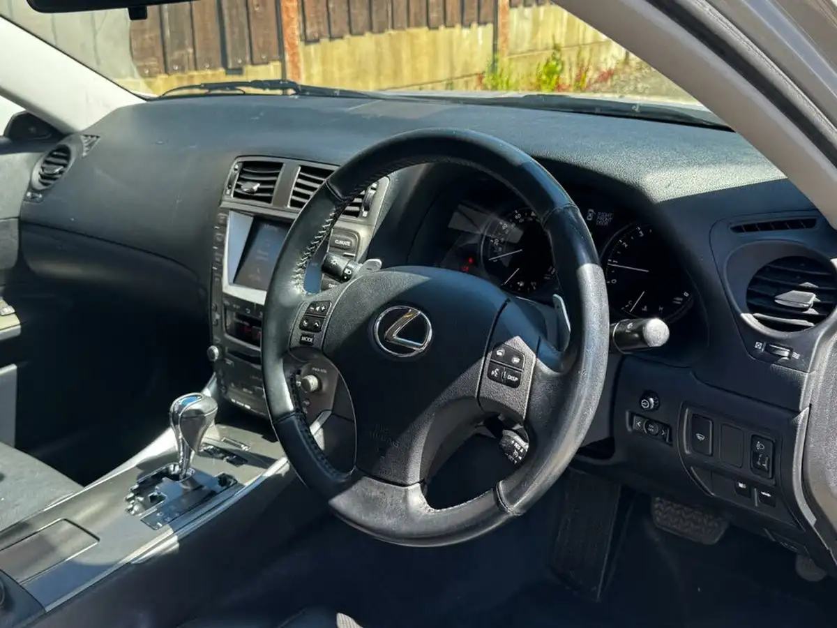 2007-lexus-is-250-25-se-auto-big-9