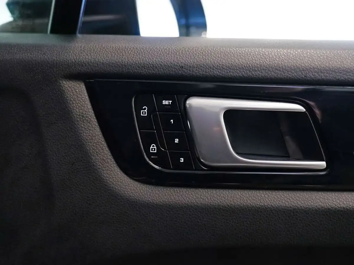 2019-porsche-cayenne-30-v6-coupe-big-31