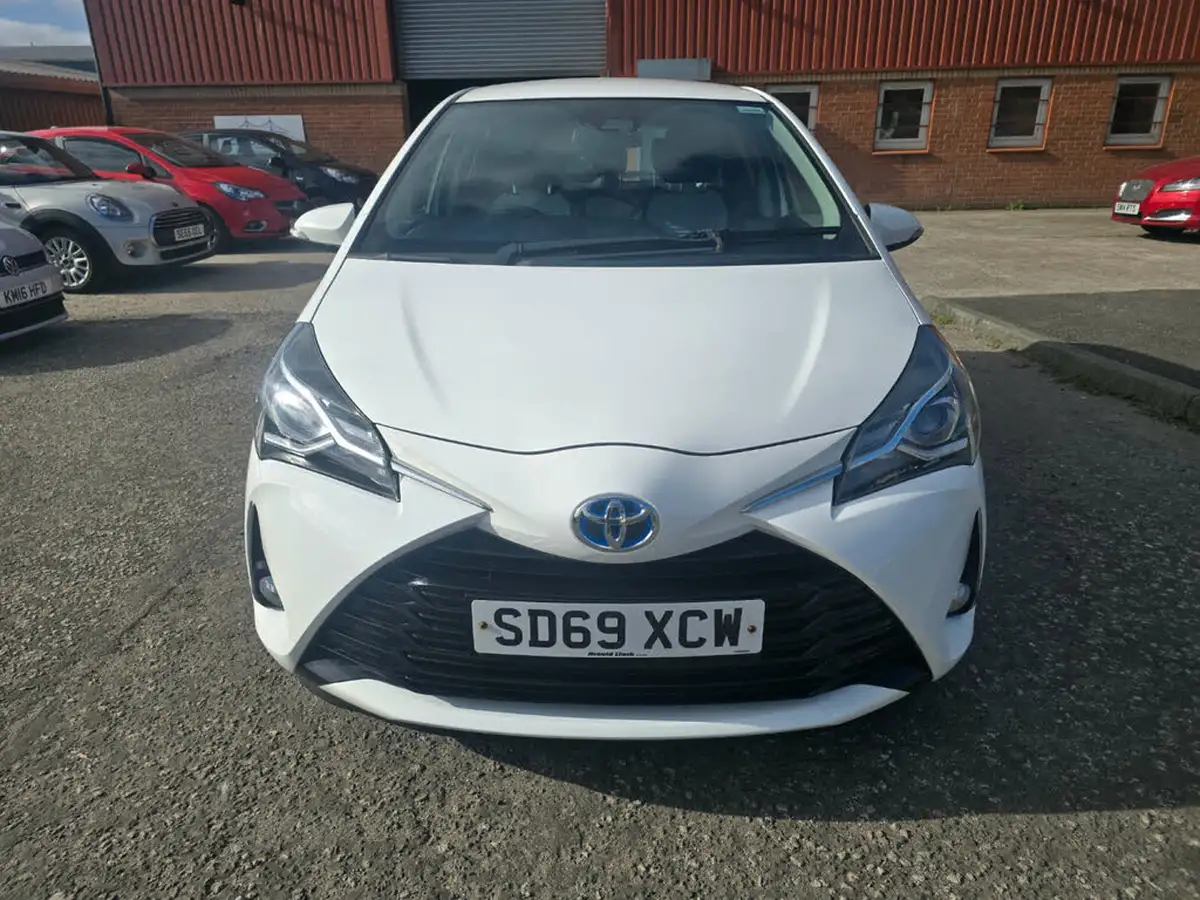 2019-toyota-yaris-15-vvt-i-icon-tech-98bhp-hybrid-1497cc-e-cvt-big-23