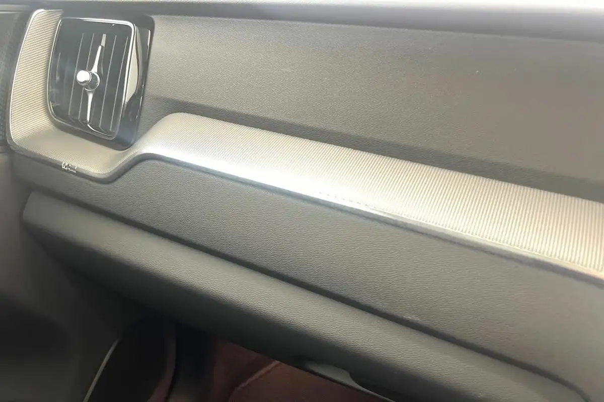 2024-volvo-xc60-20-b5-plus-big-31