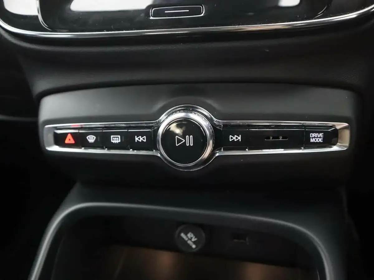 2022-volvo-xc40-15-t5-inscription-pro-big-19