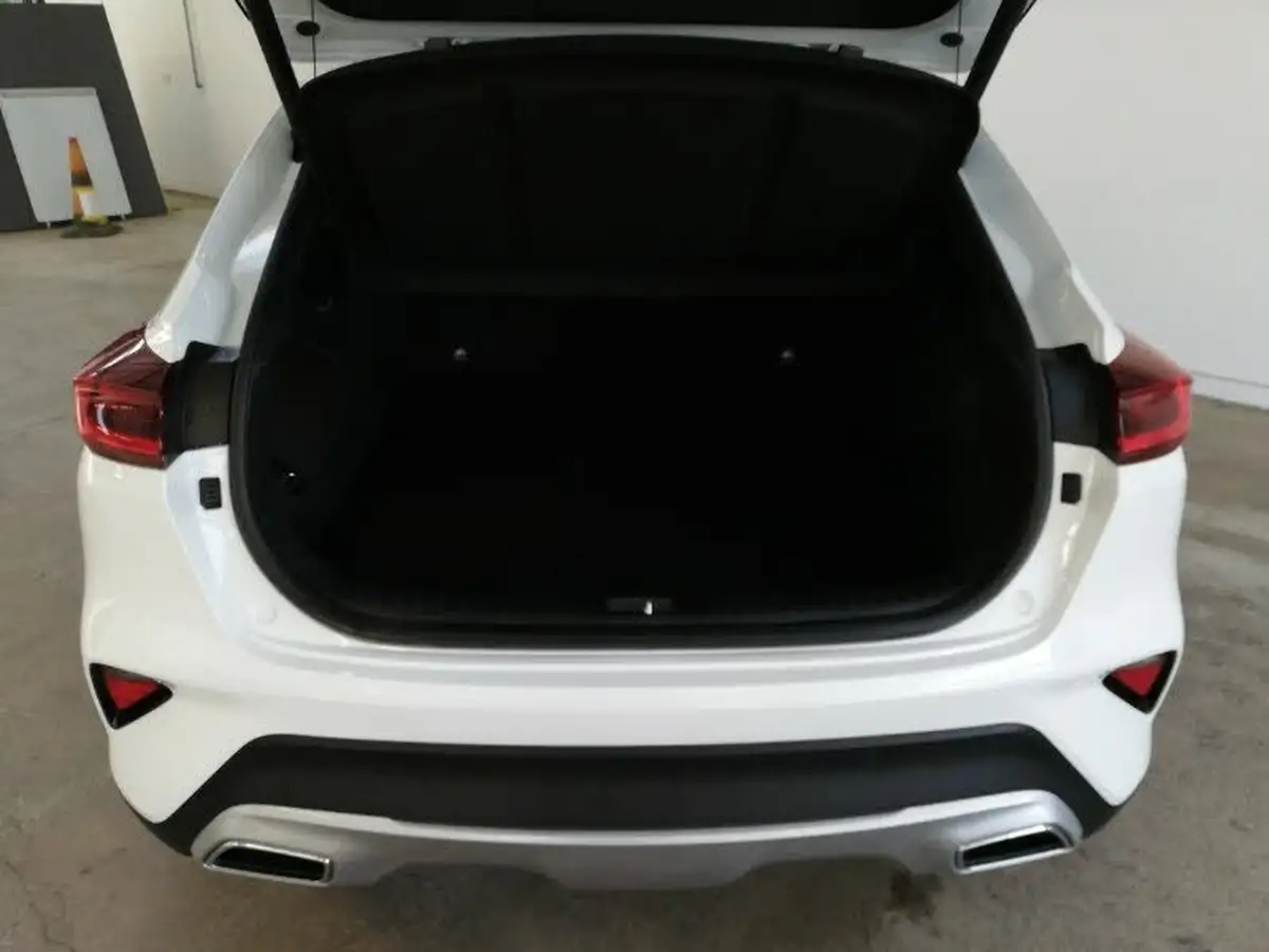 2022-kia-xceed-15-t-gdi-4-big-7