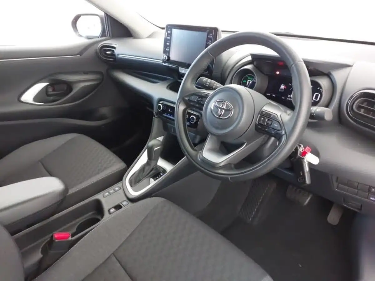 2022-toyota-yaris-15-vvt-i-design-big-10