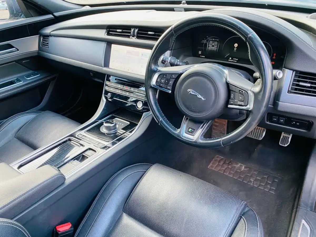 2016-jaguar-xf-20td-r-sport-180ps-auto-big-8