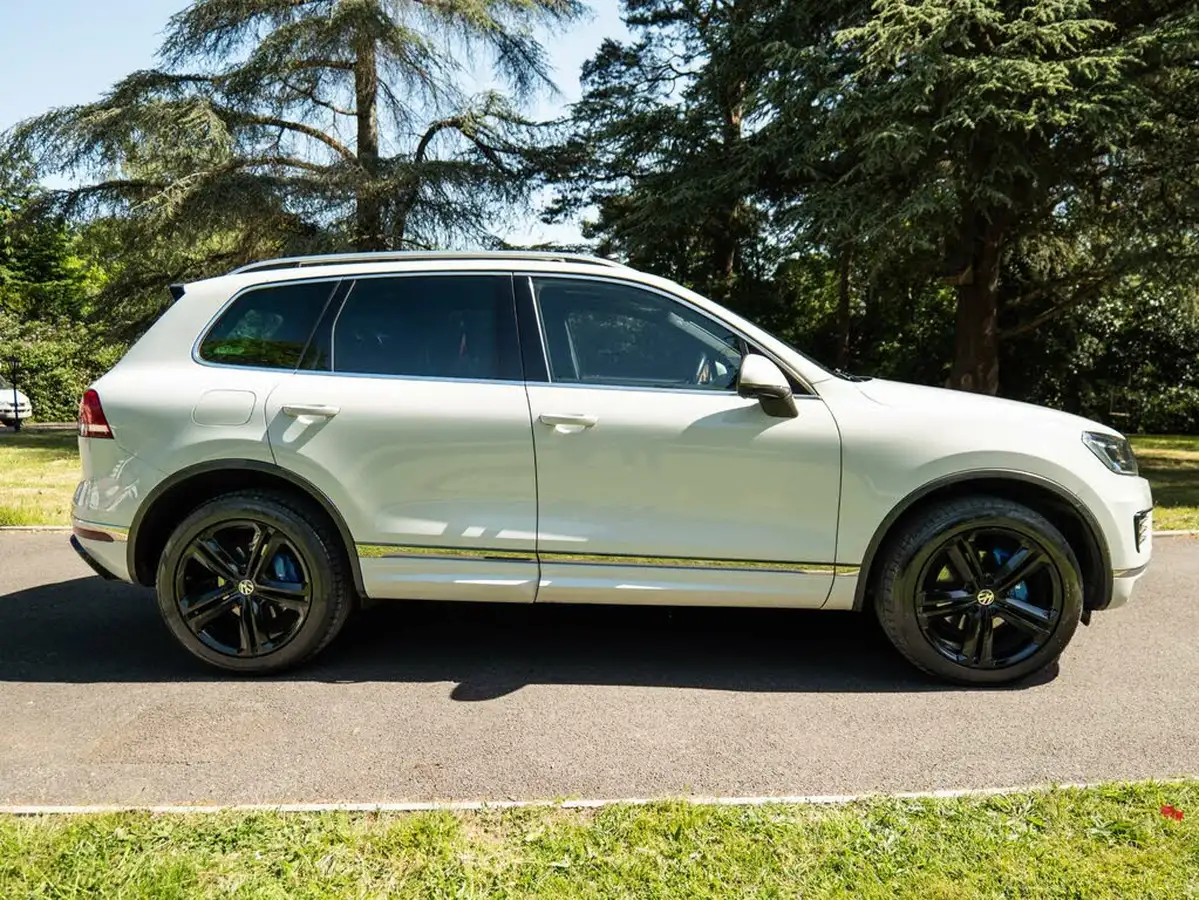 2017-volkswagen-touareg-30tdi-r-line-plus-262ps-ss-2967cc-big-7