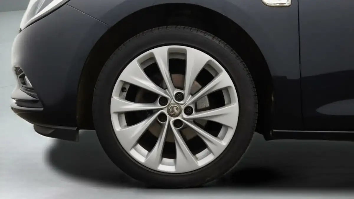 2019-vauxhall-astra-14i-16v-turbo-tech-line-nav-125ps-ss-hatchback-big-18
