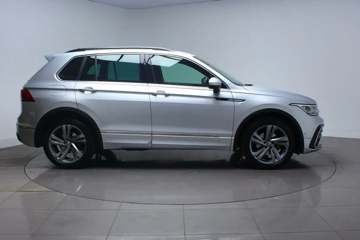 2024-volkswagen-tiguan-15-tsi-r-line-edition-big-4