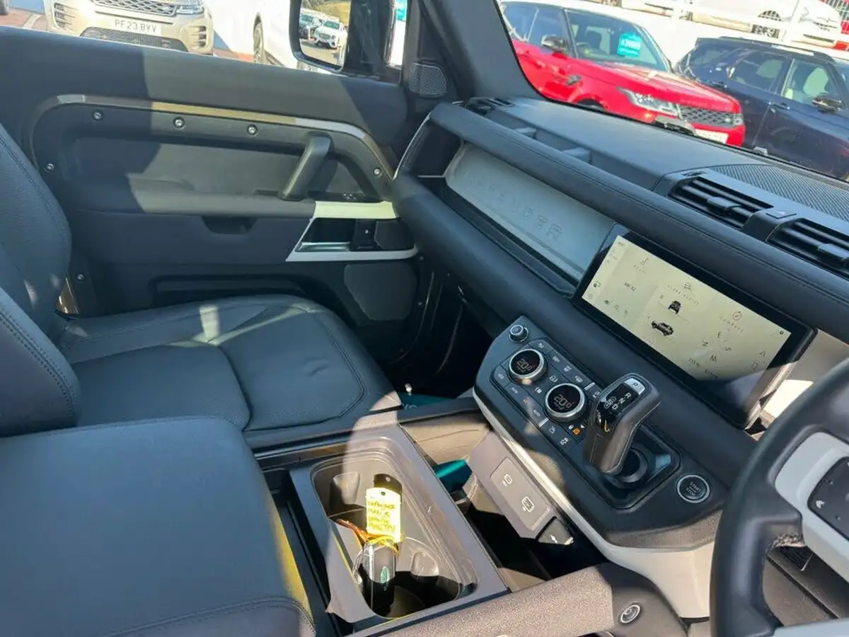 2022-land-rover-90-defender-30-p400-xs-edition-big-13