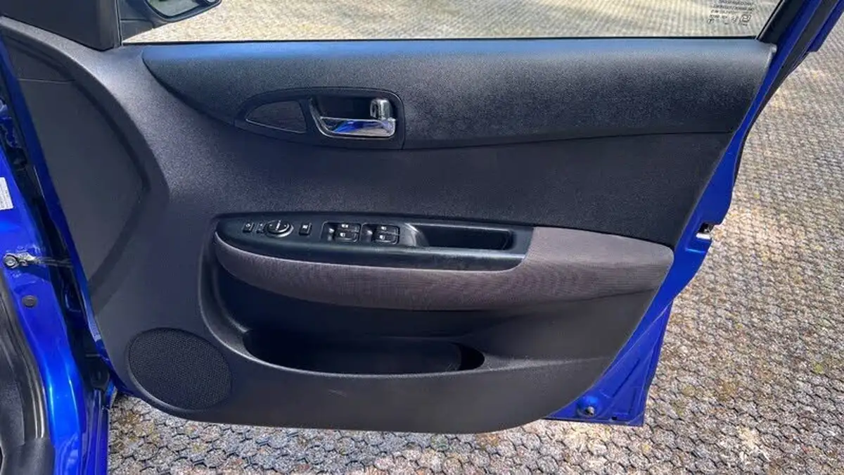 2011-hyundai-i20-14td-comfort-5d-big-14