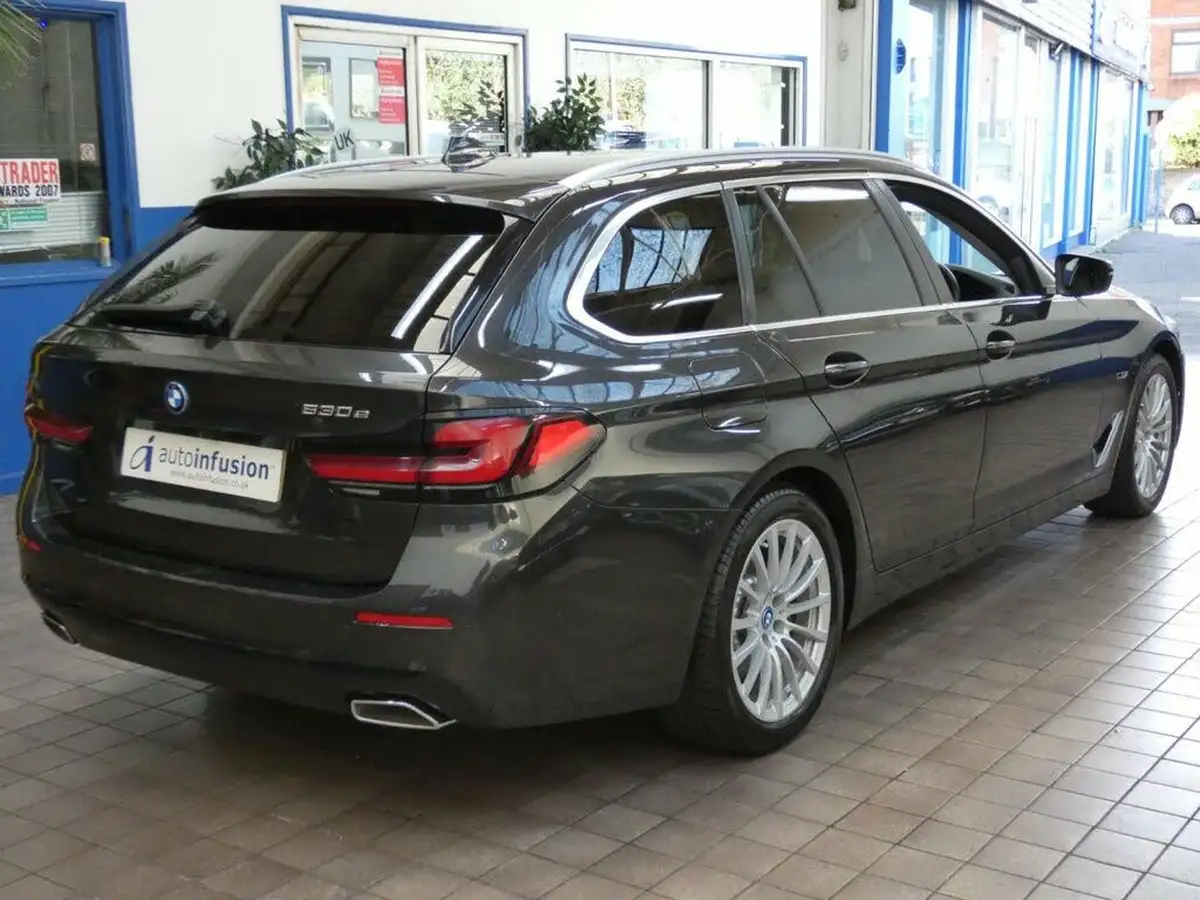 2022-bmw-5-series-20-530e-se-touring-5d-big-41